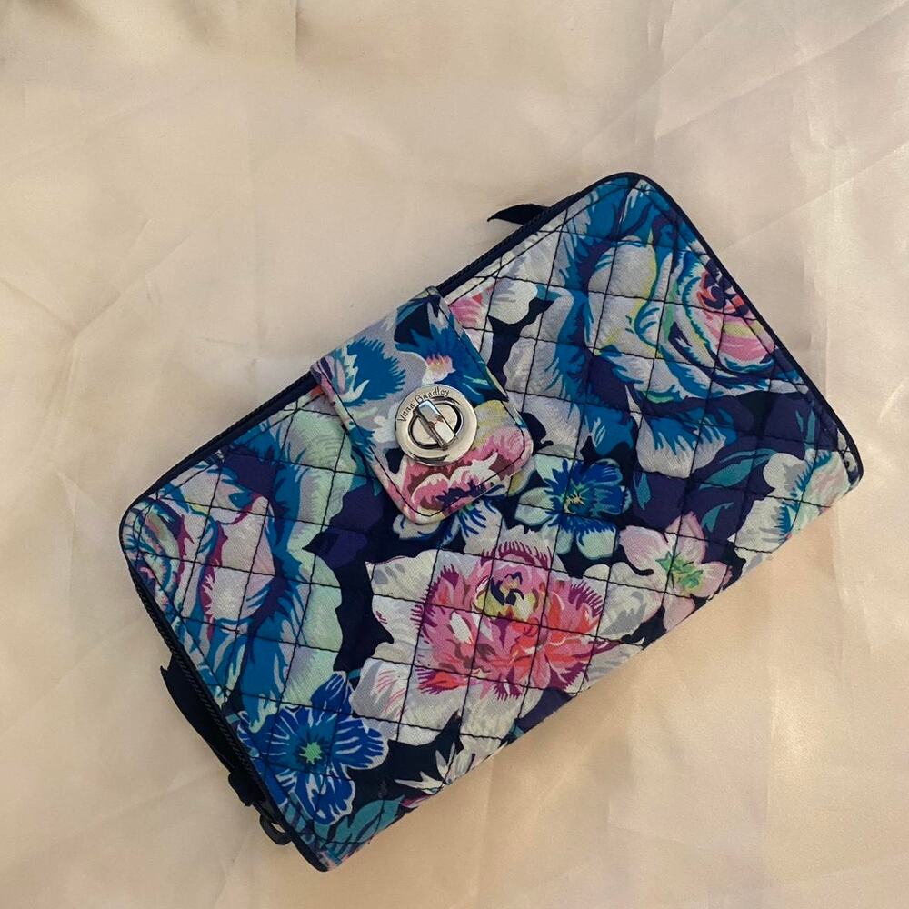 Vera Bradley RFID Turnlock Wallet in the Garden Picnic pattern